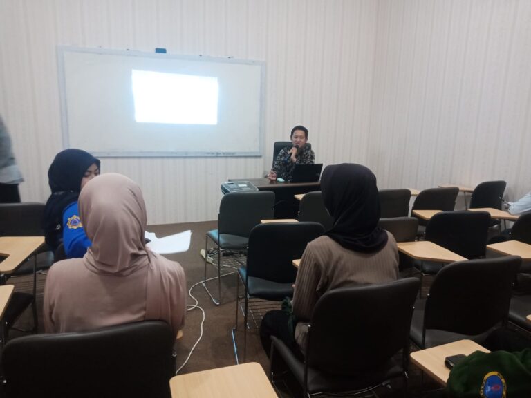 UPA Bahasa UMRAH Gelar Pelatihan Penulisan Surat bagi HIMA dan UKM se-UMRAH